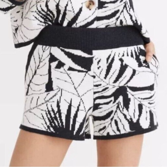 Madewell Pull-On Sweater Shorts in Tropical Vacation size Large - Picture 3 of 10
